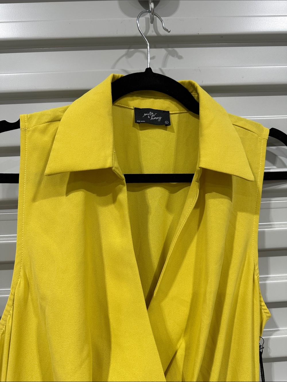 Sleeveless Yellow Pleated Maxi Dress with Belt - Picture 5 of 10